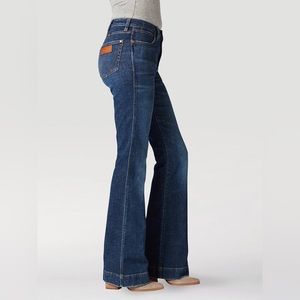 THE WRANGLER RETRO® PREMIUM JEAN: WOMEN'S HIGH RISE TROUSER IN ELLERY